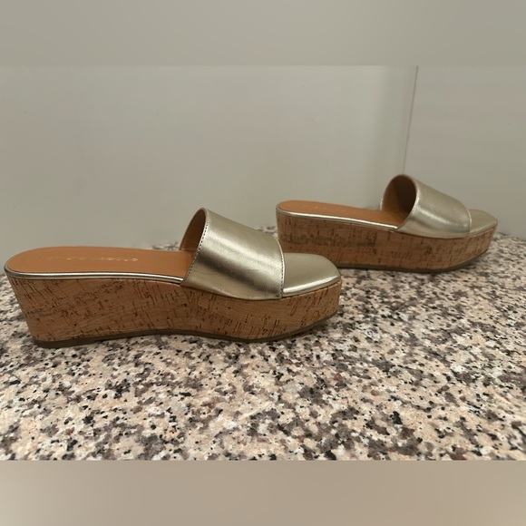 Andre Assous Sienna Platform Wedge - Picture 3 of 5